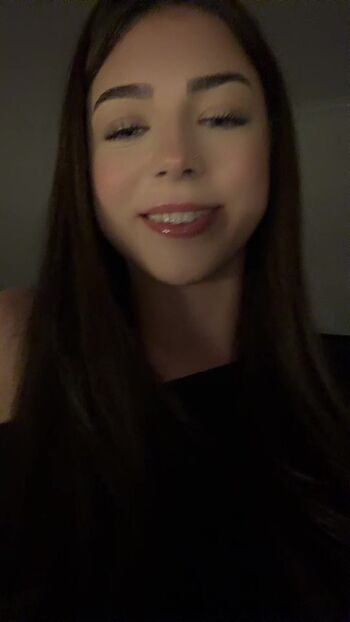 Full leaked Deeznailss private photo
