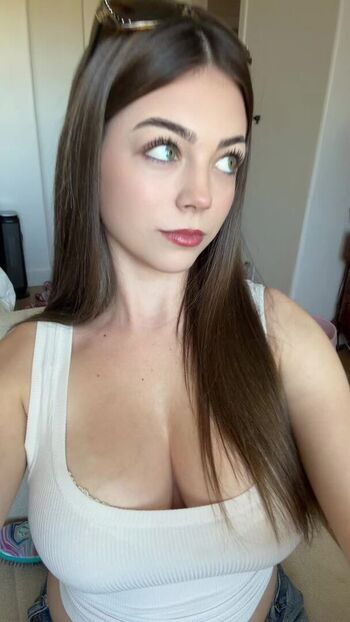 Full leaked Deeznailss private photo