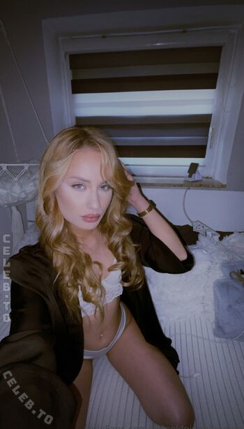 Full leaked Deinekleineblondine private photo