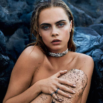 Full leaked Delevingne private photo