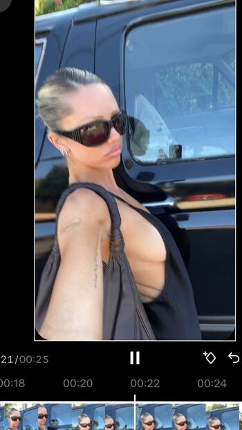 Full leaked Delilah belle hamlin private photo