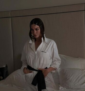 Full leaked Demet ozdemir private photo