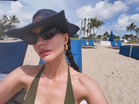 Full leaked Demet ozdemir private photo