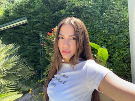 Full leaked Demet ozdemir private photo