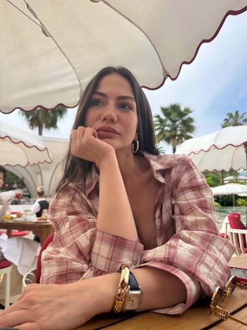 Full leaked Demet ozdemir private photo