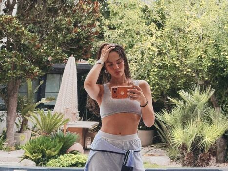 Full leaked Demet ozdemir private photo