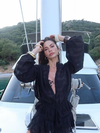 Full leaked Demet ozdemir private photo