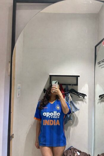 Full leaked Desi aunty private onlyfans photo