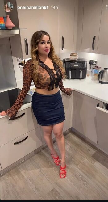 Full leaked Desiqueenuk private photo