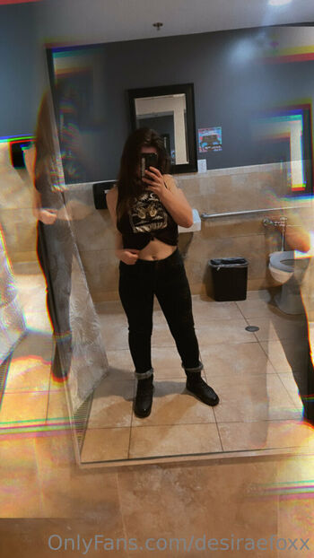Full leaked Desiraefoxx private photo