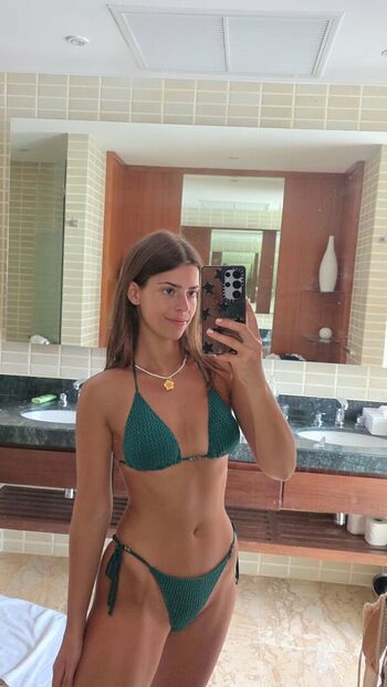 Full leaked Develique page private onlyfans photo