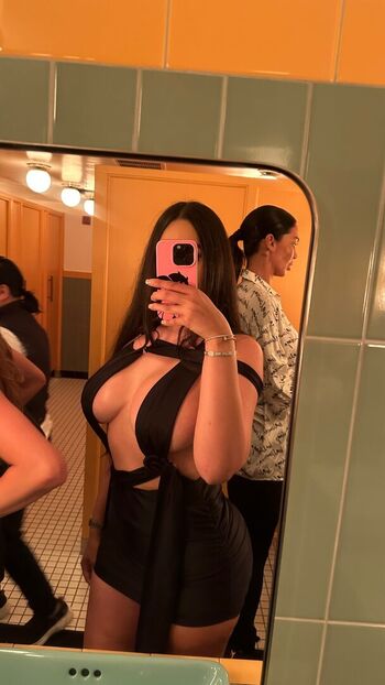 Full leaked Deyaraaaxo private photo