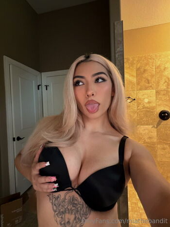 Full leaked Dineromia private photo