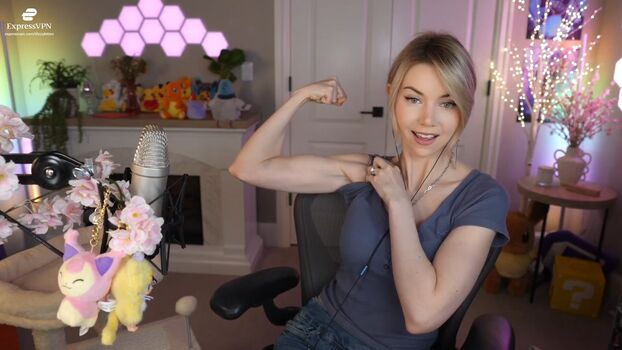 Full leaked Dizzykitten page private photo