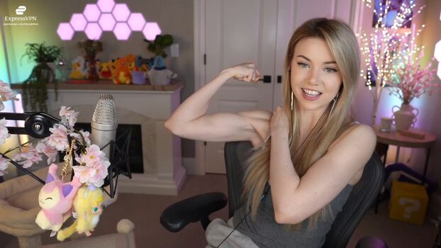 Full leaked Dizzykitten page private photo