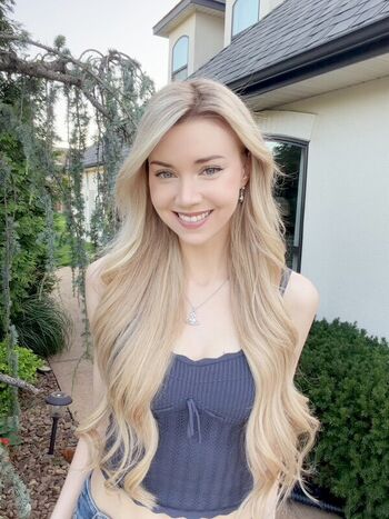 Full leaked Dizzykitten private photo