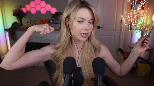 Full leaked Dizzykitten page private photo