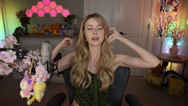 Full leaked Dizzykitten page private photo