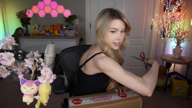 Full leaked Dizzykitten private photo