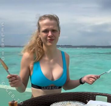 Full leaked Djanesintica private photo
