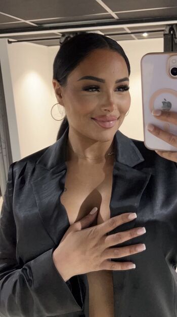 Full leaked Djenamelia private photo