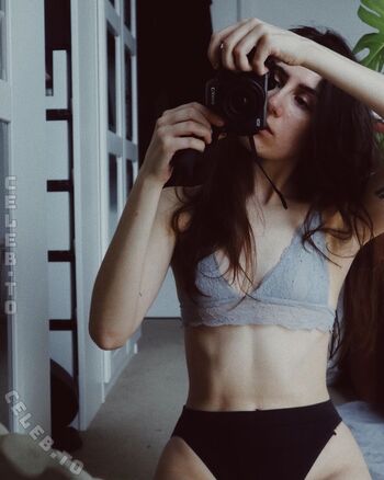 Full leaked Dodie clark private photo