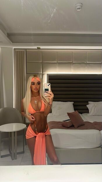 Full leaked Dollyrokstarr private onlyfans photo