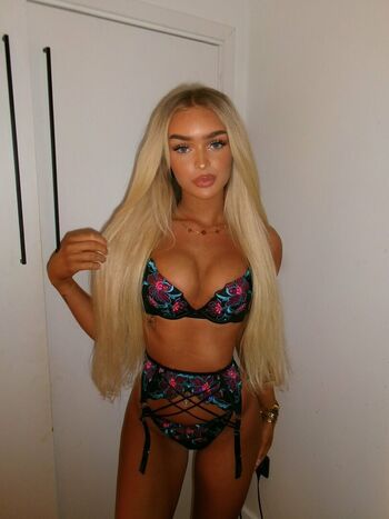 Full leaked Dollyrokstarr private onlyfans photo