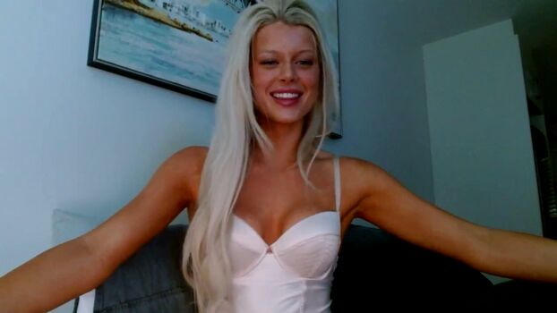 Full leaked Dollyvey private photo