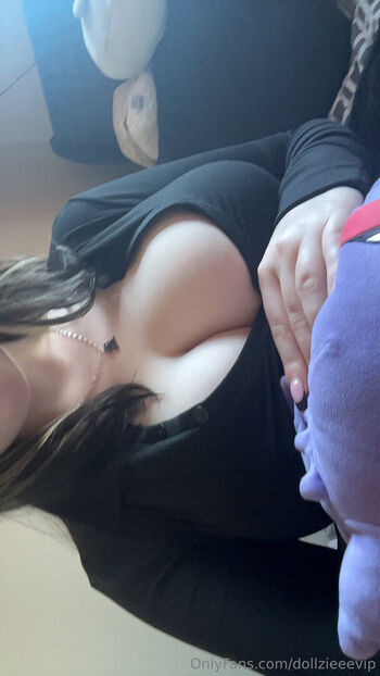 Full leaked Dollzieeevip private photo