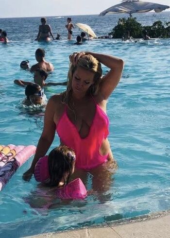 Full leaked Domace matorke milf ex yu  page private onlyfans photo