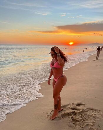 Dra. Thatiane Oliveira