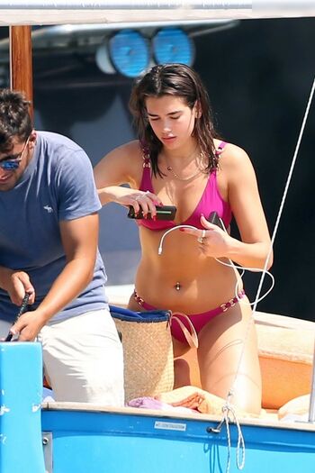 Full leaked Dua lipa private photo