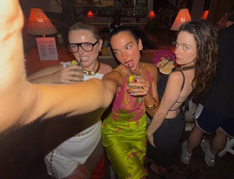 Full leaked Dua lipa page private photo