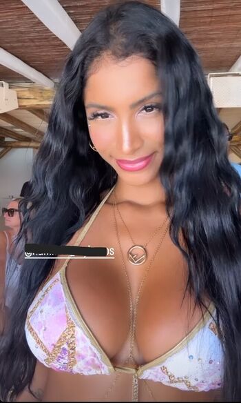 Full leaked Dubai escort private photo