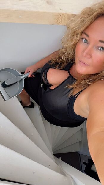 Full leaked Dutchycurves private photo