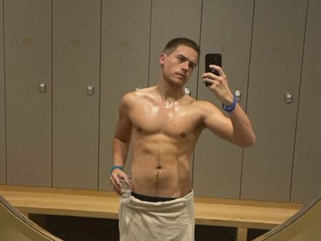 Full leaked Dylan sprouse private photo