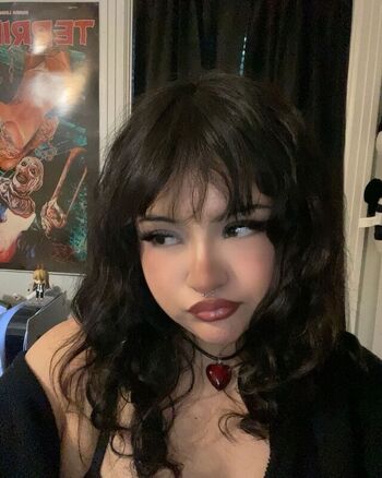 Full leaked E bxnny private photo