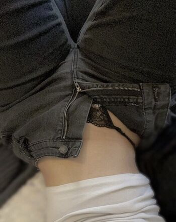 Full leaked E bxnny private photo