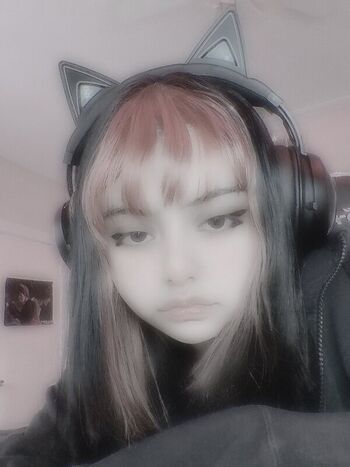 Full leaked E bxnny private photo