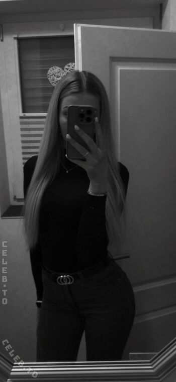 Full leaked E blondie private photo
