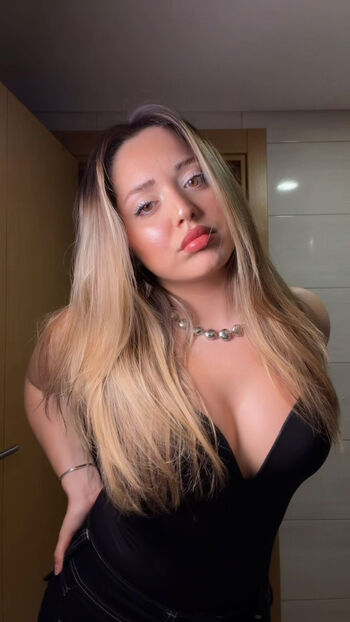 Full leaked Elanur private onlyfans photo