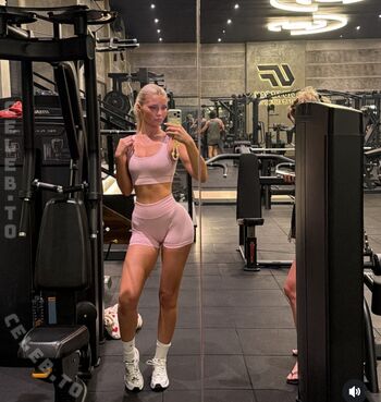 Elena Zoe