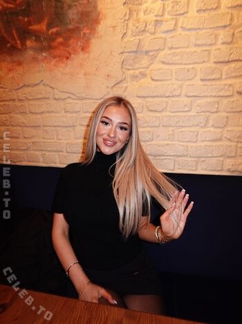 Full leaked Elianabajrami page private onlyfans photo