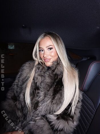 Full leaked Elianabajrami page private onlyfans photo