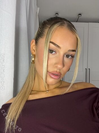 Full leaked Elianabajrami private onlyfans photo