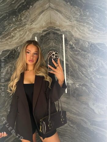 Full leaked Elianabajrami private onlyfans photo