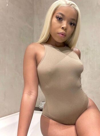 Full leaked Eliizabeth robinson private onlyfans photo