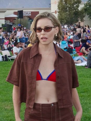 Full leaked Elizabeth banks private photo