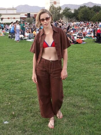 Full leaked Elizabeth banks private photo
